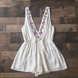 Kendall & Kylie Floral Embroidered Romper Boho Med